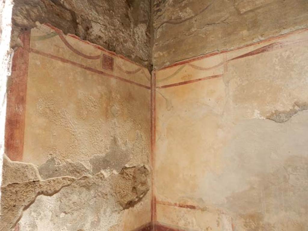 IX.14.4 Pompeii. May 2017. Cubiculum E on east side of atrium, looking towards north-west corner. Photo courtesy of Buzz Ferebee.