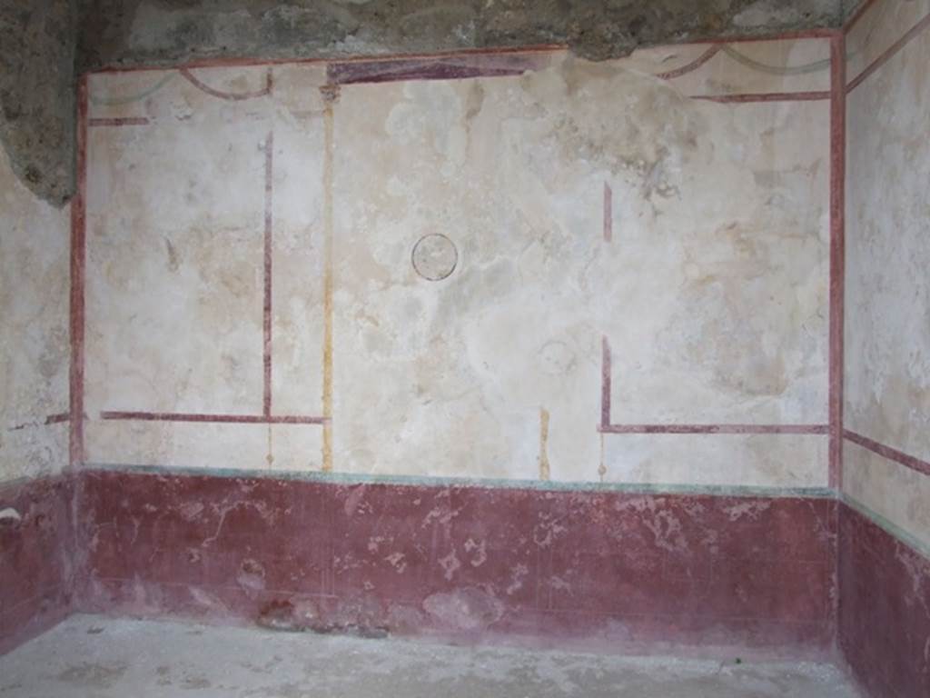IX.14.4 Pompeii. December 2007. Room E on east side of atrium. East wall. East wall.
According to Sogliano, this cubicula had each of its walls decorated with three large panels.
The panels had a white background, the base of the wall was painted red. In the middle of the central panel of the east wall was the only preserved medallion (dia. 0.21m). It was enclosed in a red circle and showed the head of two figures, one male and one female on a blue background. These may have been of Mars and Venus. In the middle of a side panel was a flying eagle with a rabbit between its claws. See Notizie degli Scavi, 1905, (p.253).