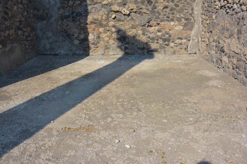 IX.14.4 Pompeii. July 2017. East ala G, looking east across flooring.
Foto Annette Haug, ERC Grant 681269 DÉCOR.