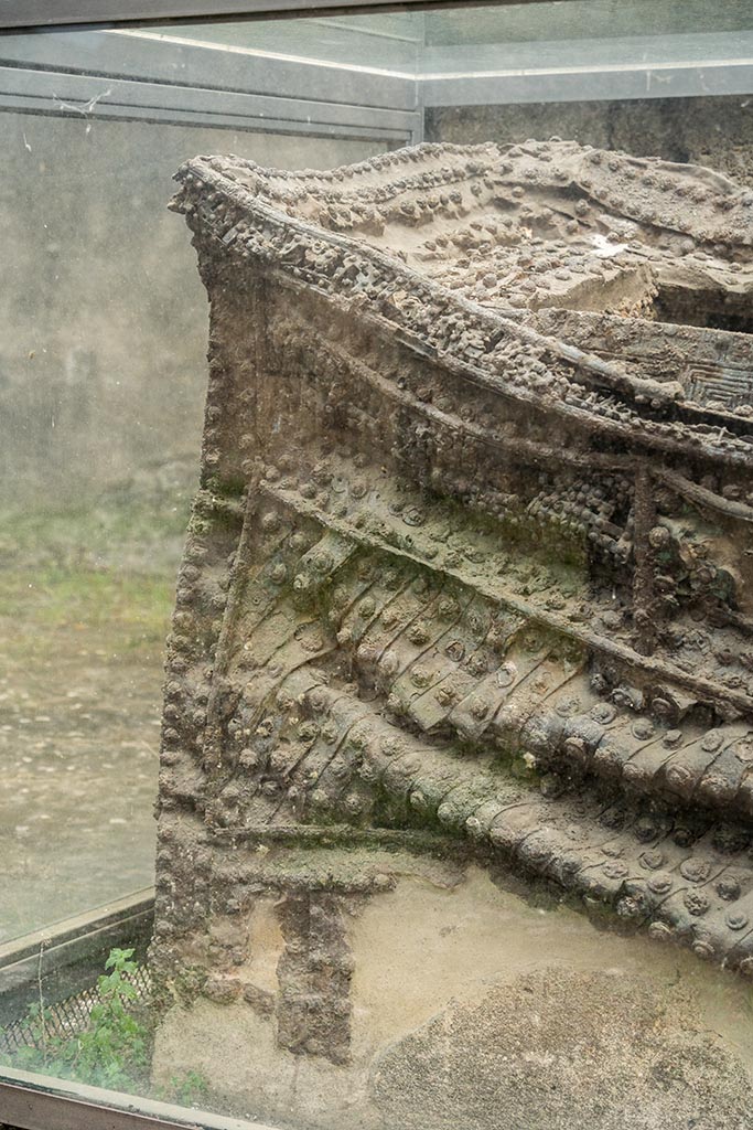 IX.14.4 Pompeii. July 2024.
Arca or money chest, detail from south end on east side. Photo courtesy of Johannes Eber.
