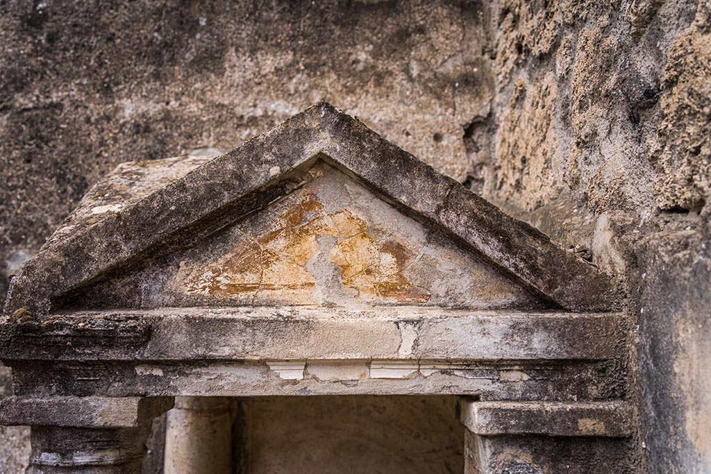 IX.14.4 Pompeii. July 2024. Looking west with detail of pediment. Photo courtesy of Johannes Eber.