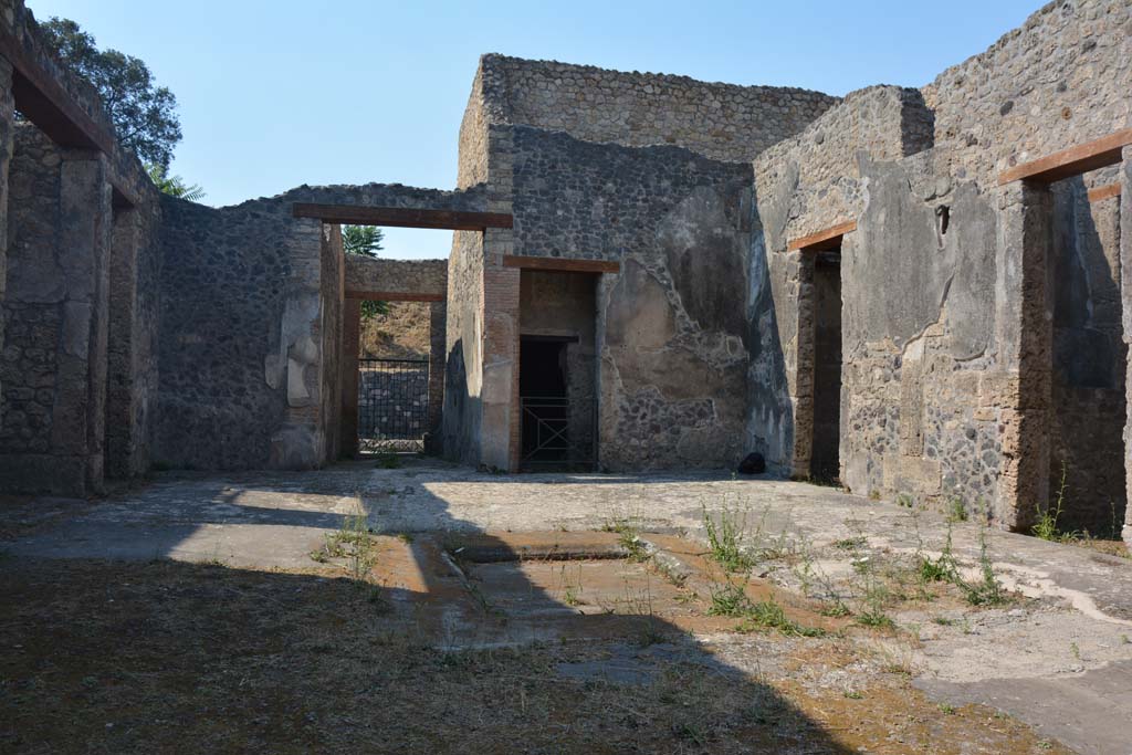 IX.14.4 Pompeii. July 2017.
Secondary atrium 27, north side with central entrance doorway/corridor with doorway to stairs (numbered 35), on its right, and into doorway to room 31.
Foto Annette Haug, ERC Grant 681269 DÉCOR.