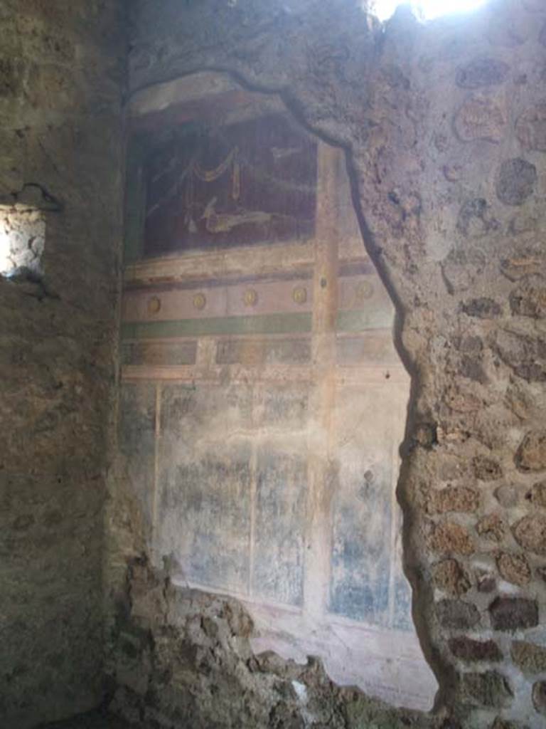 IX.14.4 Pompeii. May 2005.
Room 14, oecus on west side of peristyle, south wall and south-east corner.