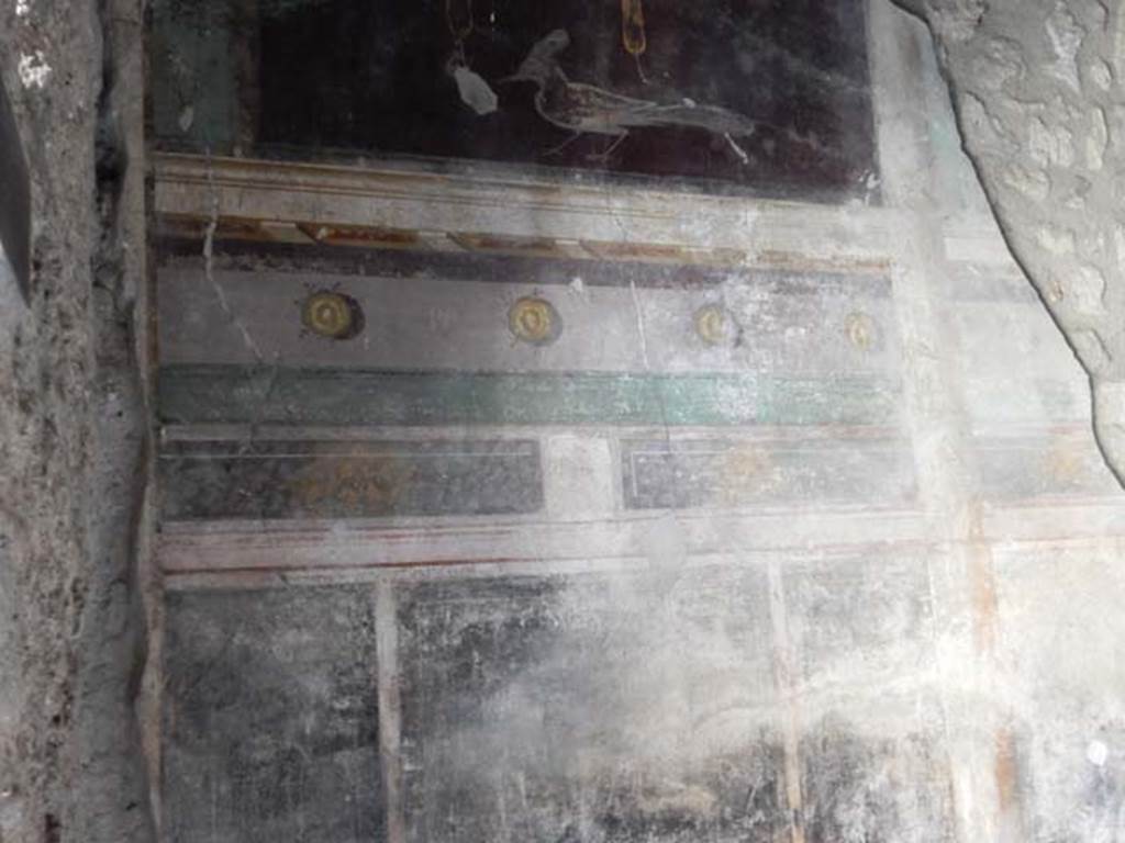 IX.14.4 Pompeii. May 2017. Room 14, oecus, detail from upper south wall.
Photo courtesy of Buzz Ferebee.