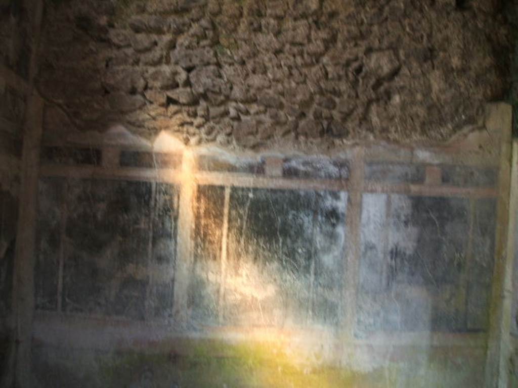 IX.14.4 Pompeii. May 2005. Room 14, looking west.