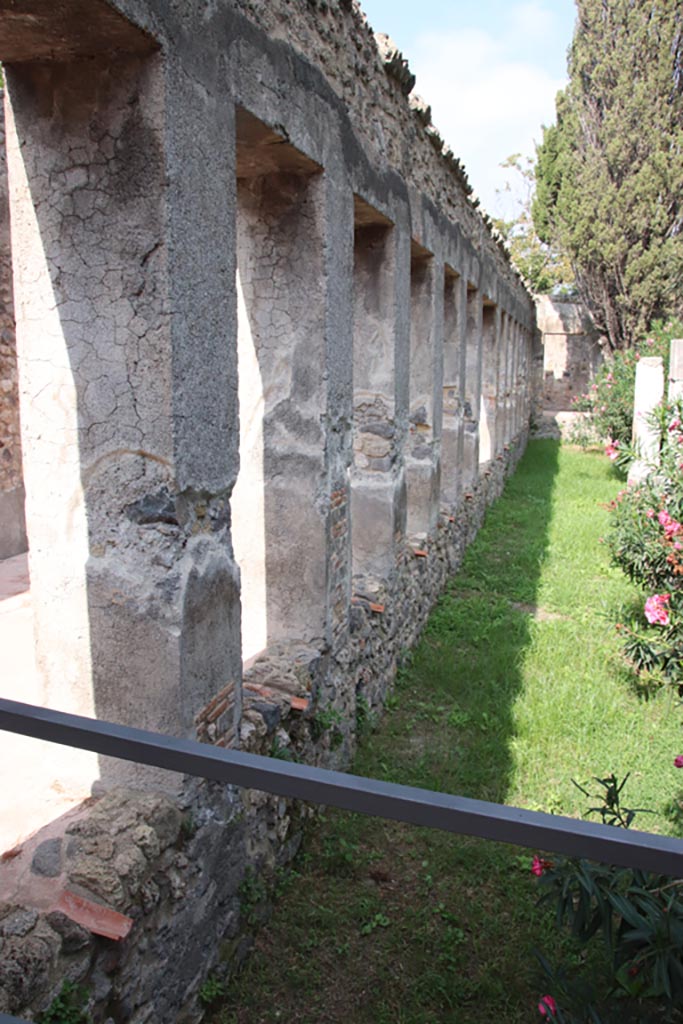 Villa of Diomedes, Pompeii. October 2023.
Looking north along garden side of west portico, from south-west corner. Photo courtesy of Klaus Heese.
(Villa Diomedes Project – area 91, looking north along garden side of west portico 63.)
(Fontaine, 5c).
