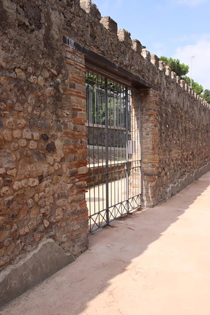 Villa of Diomedes, Pompeii. October 2023.
Looking towards doorway/gate in exterior west wall of west portico. Photo courtesy of Klaus Heese.