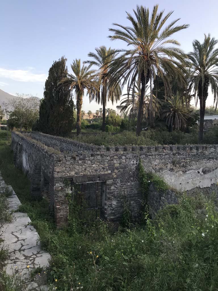 Villa of Diomedes, April 2019.
Looking north along exterior of the west portico, from near the remains of the turret room in the south-west corner.
Photo courtesy of Rick Bauer.