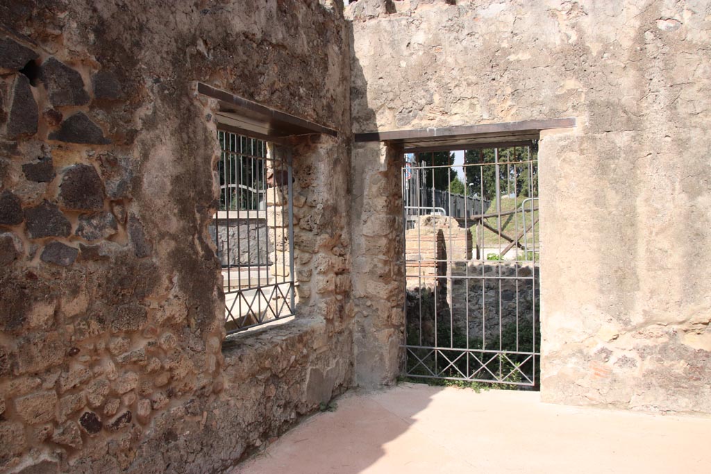 Villa of Diomedes, Pompeii. October 2023.
North-west corner of west portico, looking towards doorway into tower room (5,2b), in centre. Photo courtesy of Klaus Heese.