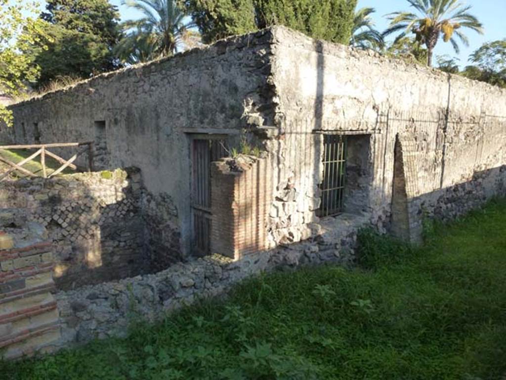 HGW24 Pompeii. October 2012. Looking towards the exterior of the north-west turret, from the road. Photo courtesy of Michael Binns.
