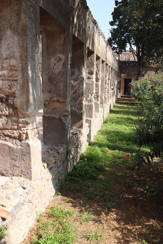 Villa of Diomedes, Pompeii. October 2023.
Looking east along garden side of north portico. Photo courtesy of Klaus Heese.