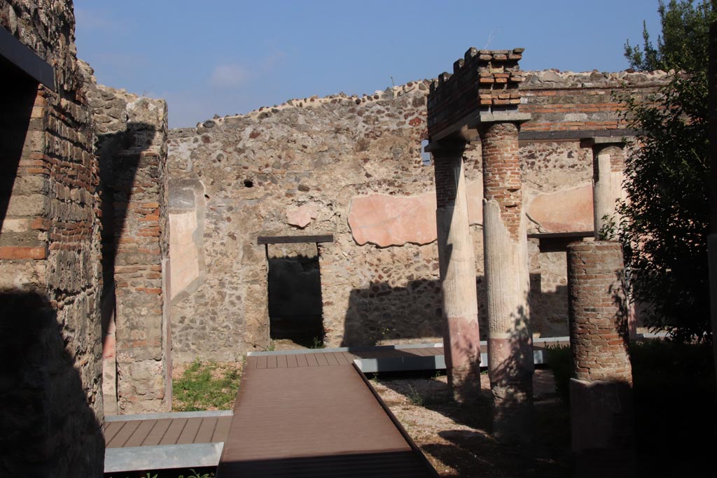 HGW24 Pompeii. Villa of Diomedes. October 2023.
Looking north towards north-west corner of peristyle, and doorway in north wall. Photo courtesy of Klaus Heese.