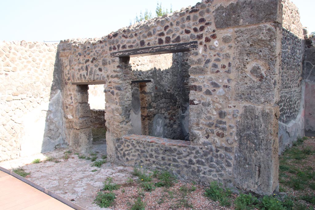 HGW24 Pompeii. Villa of Diomedes. October 2023.
Doorway to corridor and window to room on north side of tablinum, on right. Photo courtesy of Klaus Heese.
