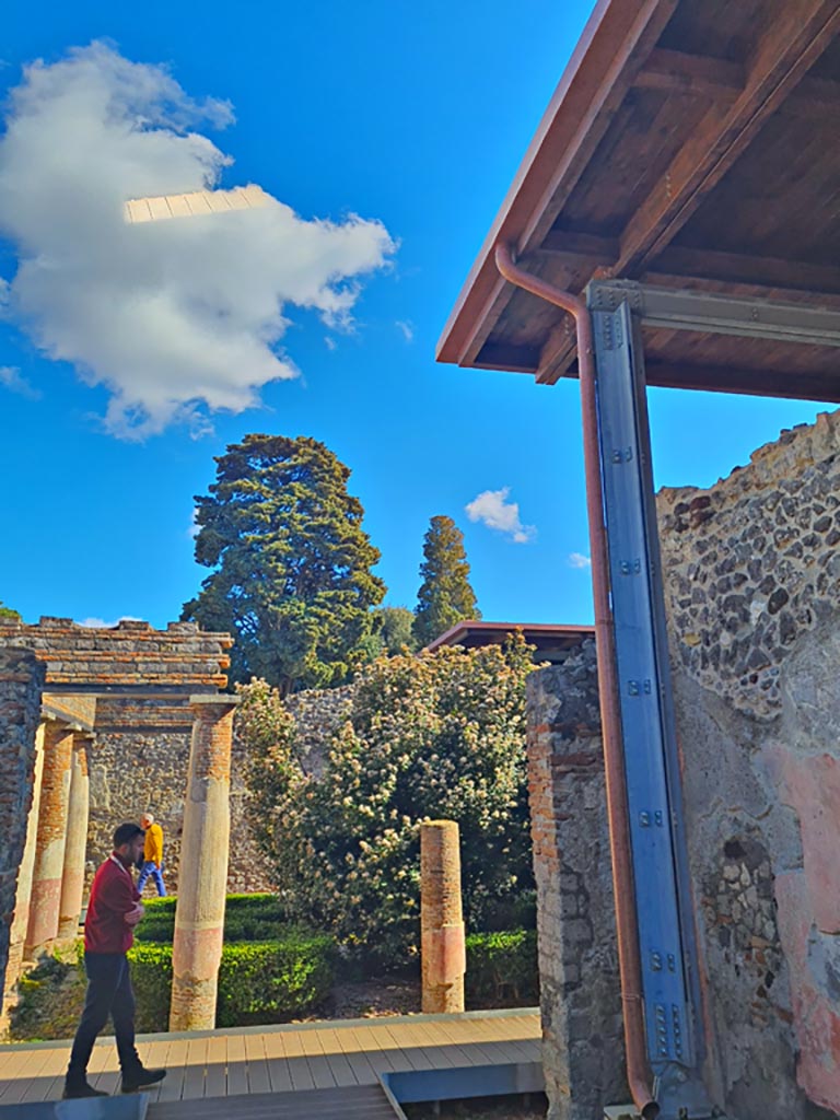 HGW24 Pompeii. March 2024.
Looking east across tablinum (area 22) towards front peristyle. Photo courtesy of Giuseppe Ciaramella.
