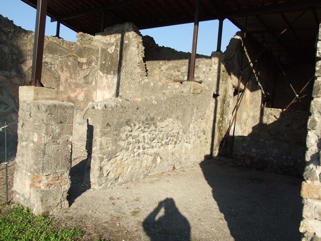 HGW24 Pompeii. December 2006.
Looking east into room (oecus or triclinium, on right) with doorway to room at rear leading to front peristyle.
On the left is an exedra, linked to the oecus/triclinium by a small doorway.
(Villa Diomedes Project – area 36, on left, linked by small doorway to area 19, centre right.)
(Fontaine, 4,4 on left, linked by small doorway to 4,5 in centre, and on right being where no.20, and 21 are described on La Vega plan - (at the rear of 4,5).