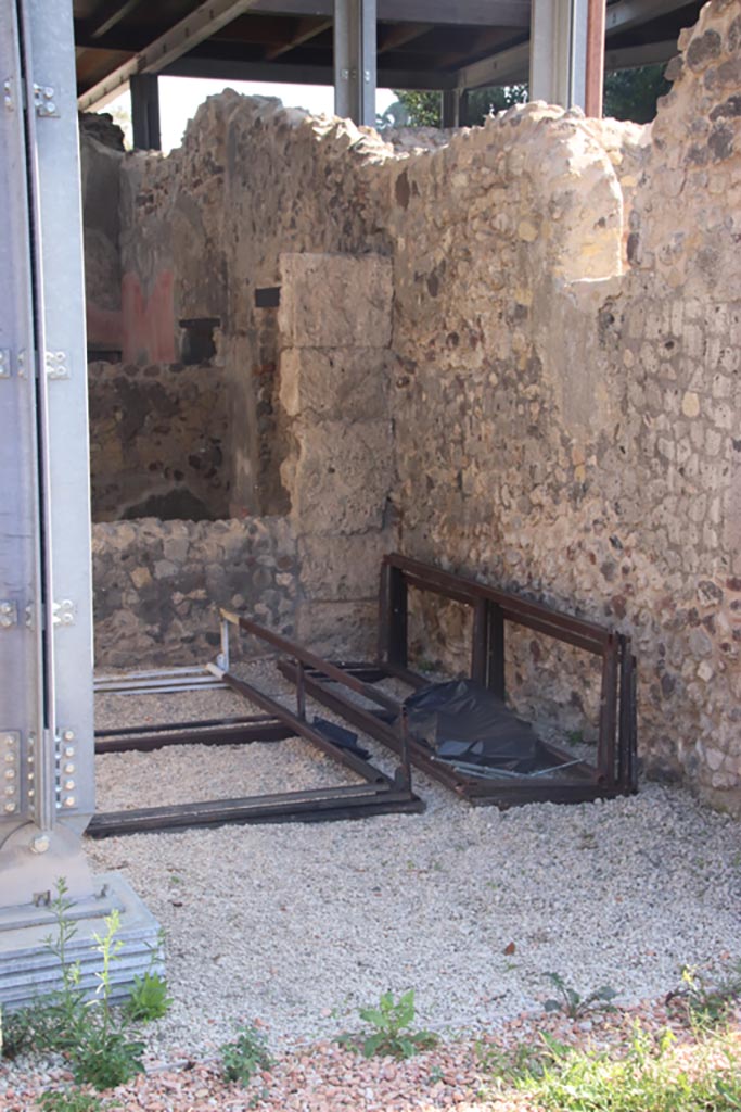 HGW24 Pompeii. Villa of Diomedes. October 2023.
Looking east into oecus/triclinium with doorway at rear into south-west corner of peristyle.
Photo courtesy of Klaus Heese.
(Villa Diomedes Project – area 19)
(Fontaine, 4,5).