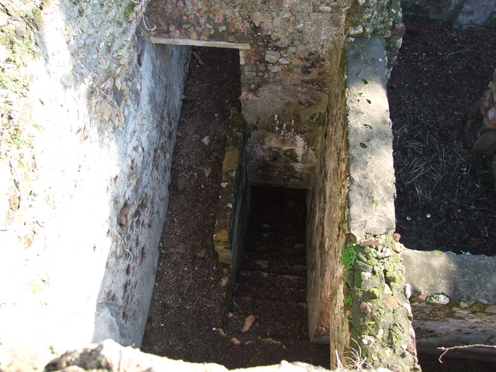HGW24 Pompeii. December 2006. Looking south, down onto area to south of terrace.
(Villa Diomedes Project – stairs at area 47).
(No.81 from the La Vega plan was found in the corridor at the side of the steps.)