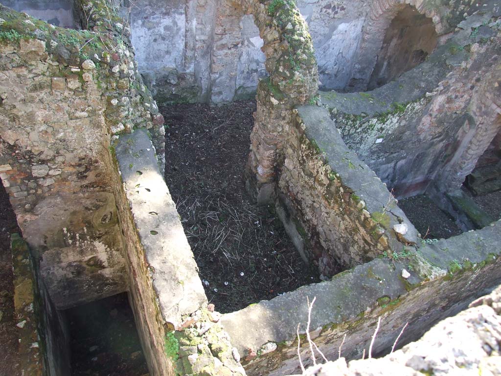 HGW24 Pompeii. December 2006. Looking south, down onto area to south of terrace.
(Villa Diomedes Project – area 47 stairs on left, area 51 in centre, 46 at rear of 51, and 52, on right
(Fontaine, room (stairs, on left), room 5,1, (with 5a at top), and room 5,4 centre right. Corridor 5,3 lower edge).