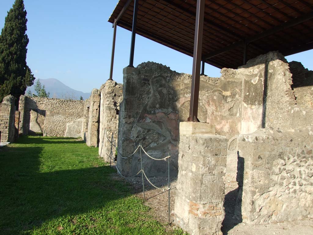 HGW24 Pompeii. December 2006. Looking north along terrace.
The doorway to the tablinum can be seen on the left of centre of the photo, where the items numbered 3 by La Vega were found.
The doorway in the north wall, on the left of the photo, is where the items numbered 4 on the plan by La Vega were found.
It would seem the paintings from both rooms were taken at the same time, and the locations not separated. (see also the tablinum, detailed in the previous part).
Villa Diomedes Project – area 22 tablinum).
(Fontaine, room 4,2 tablinum).