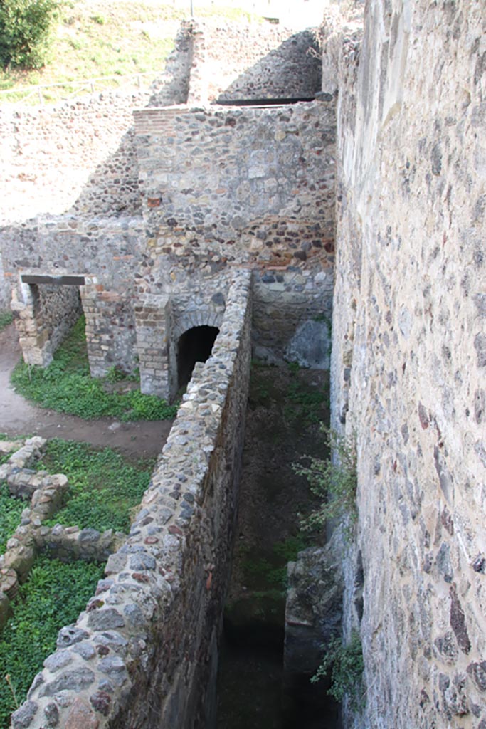 HGW24 Pompeii. Villa of Diomedes. October 2023.
Looking east from north terrace A across rooms belonging to HGW25. Photo courtesy of Klaus Heese.