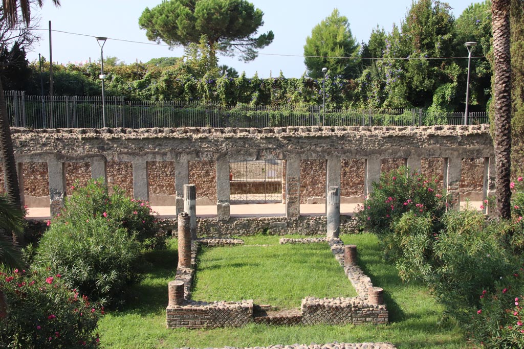 HGW24 Pompeii. Villa of Diomedes. October 2023.
Looking west from area of large exedra on upper floor towards pergola. Photo courtesy of Klaus Heese.