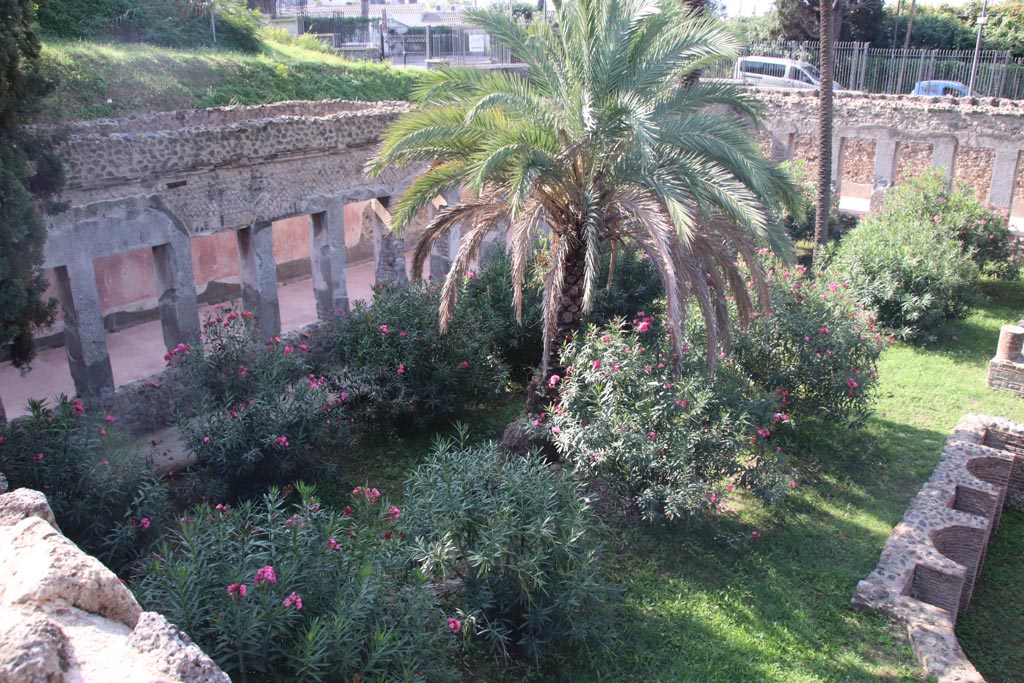 HGW24 Pompeii. Villa of Diomedes. October 2023.
Looking south-west across garden from large exedra/terrace. Photo courtesy of Klaus Heese.