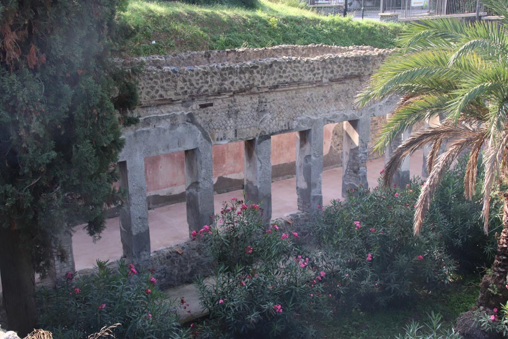 HGW24 Pompeii. Villa of Diomedes. October 2023.
Looking south-west from exedra/terrace towards south portico of garden area. Photo courtesy of Klaus Heese.