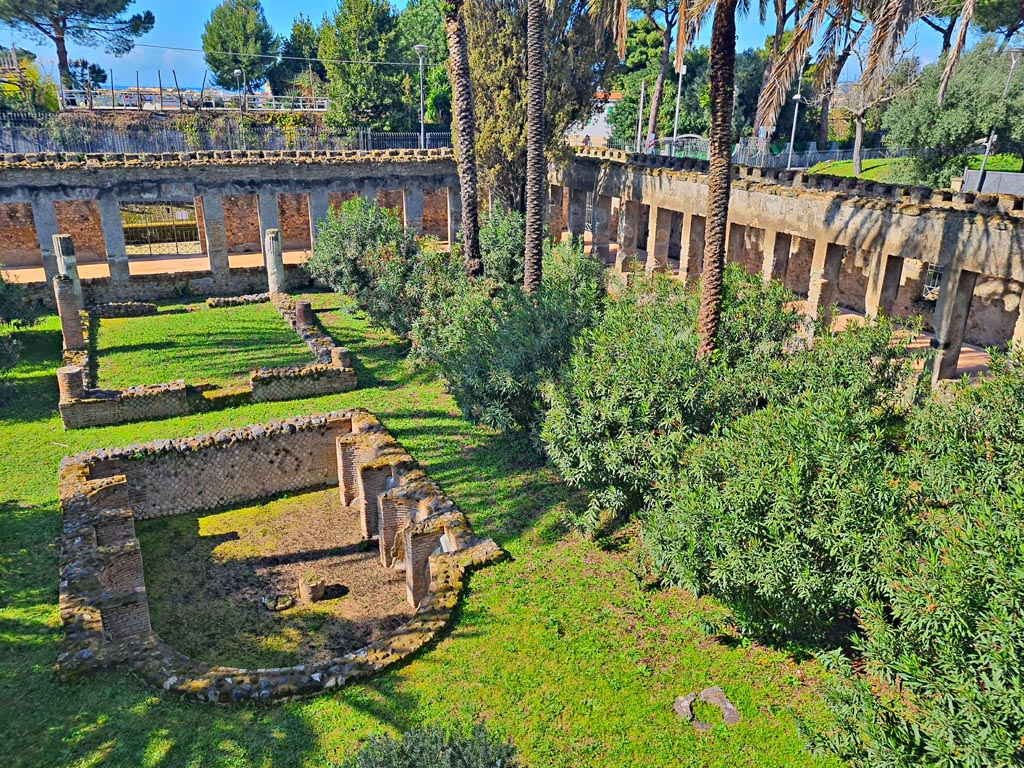 HGW24 Pompeii. Villa of Diomedes. March 2024.
Looking north-west across garden from large exedra/terrace. Photo courtesy of Giuseppe Ciaramella.