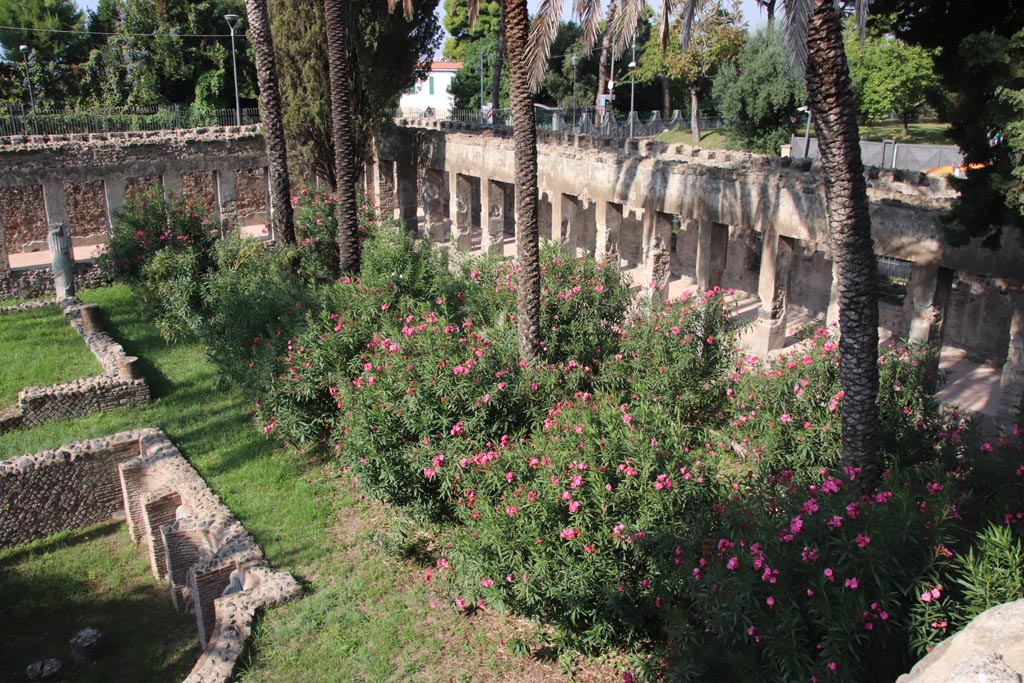 HGW24 Pompeii. Villa of Diomedes. October 2023.
Looking north-west across garden from large exedra/terrace. Photo courtesy of Klaus Heese.