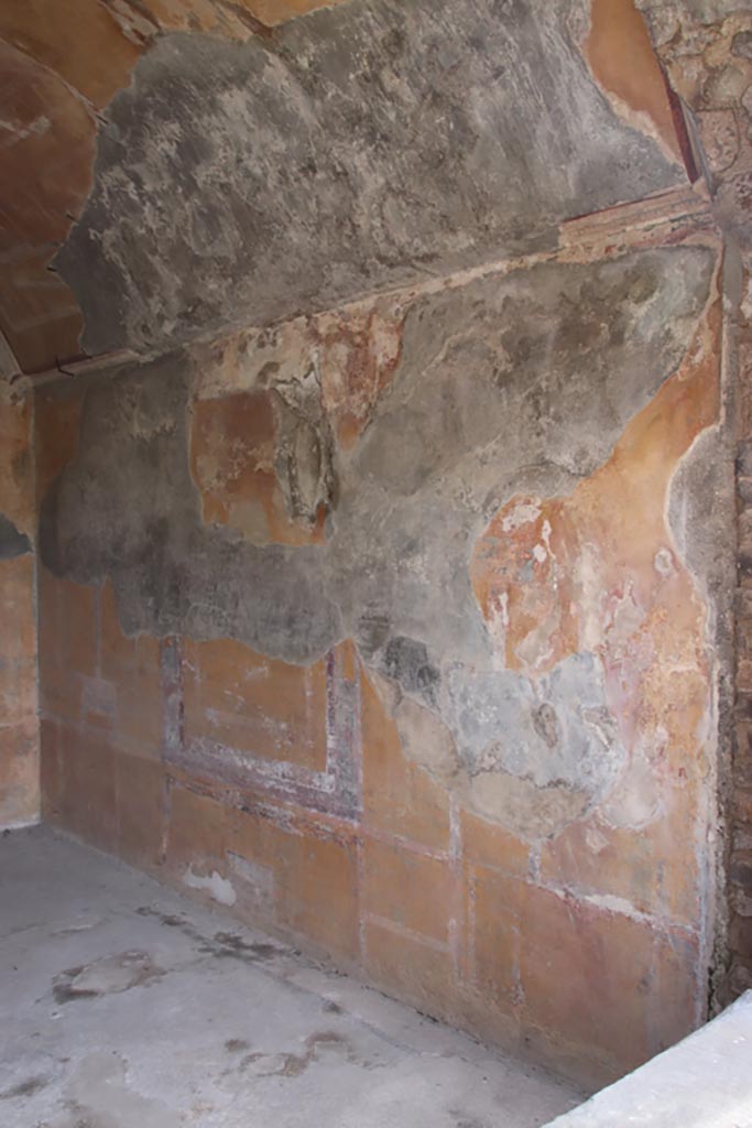Villa of Diomedes, Pompeii. October 2023.
Looking east along south wall of triclinium. Photo courtesy of Klaus Heese.
(Villa Diomedes Project – area 54).
(Fontaine, room 5,7).