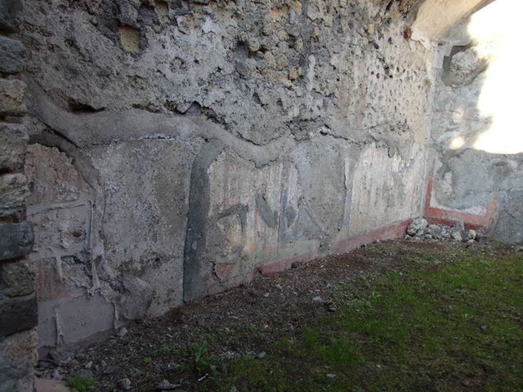 HGW24 Pompeii. December 2006.
North wall of large room of the richly decorated living rooms in the south-east corner of the garden area.
(Fontaine, room 5,5).