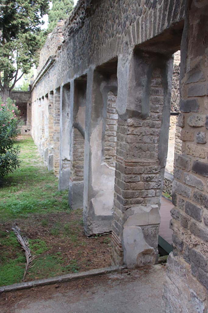 Villa of Diomedes, Pompeii. October 2023.
Looking north along west (garden) side of east portico. Photo courtesy of Klaus Heese.