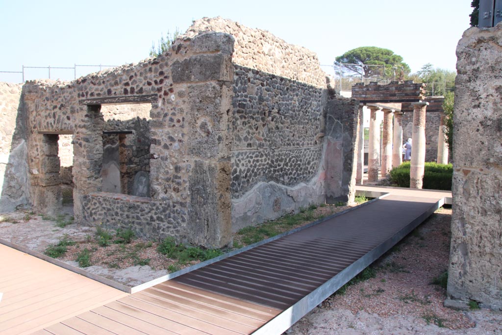 HGW24 Pompeii. Villa of Diomedes. October 2023.
Looking north-east from terrace at rear of tablinum, towards doorway of corridor and window into room on north side of tablinum.
Photo courtesy of Klaus Heese.