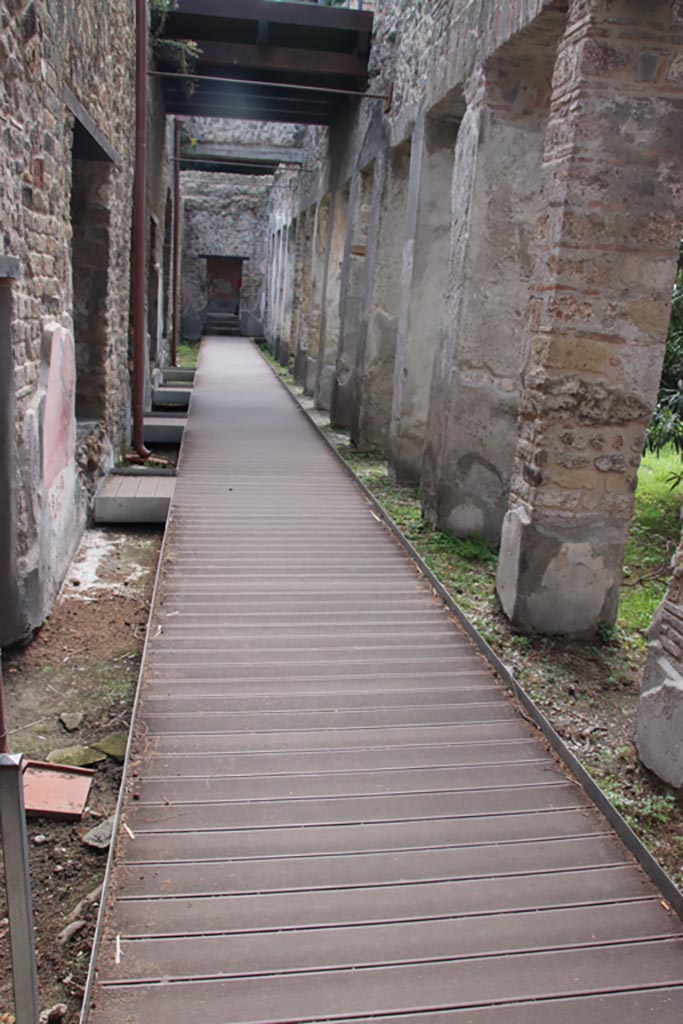 Villa of Diomedes, Pompeii. October 2023. Looking south along the east portico.
The area of the loggia above can be seen in the upper centre of the photo. Photo courtesy of Klaus Heese.