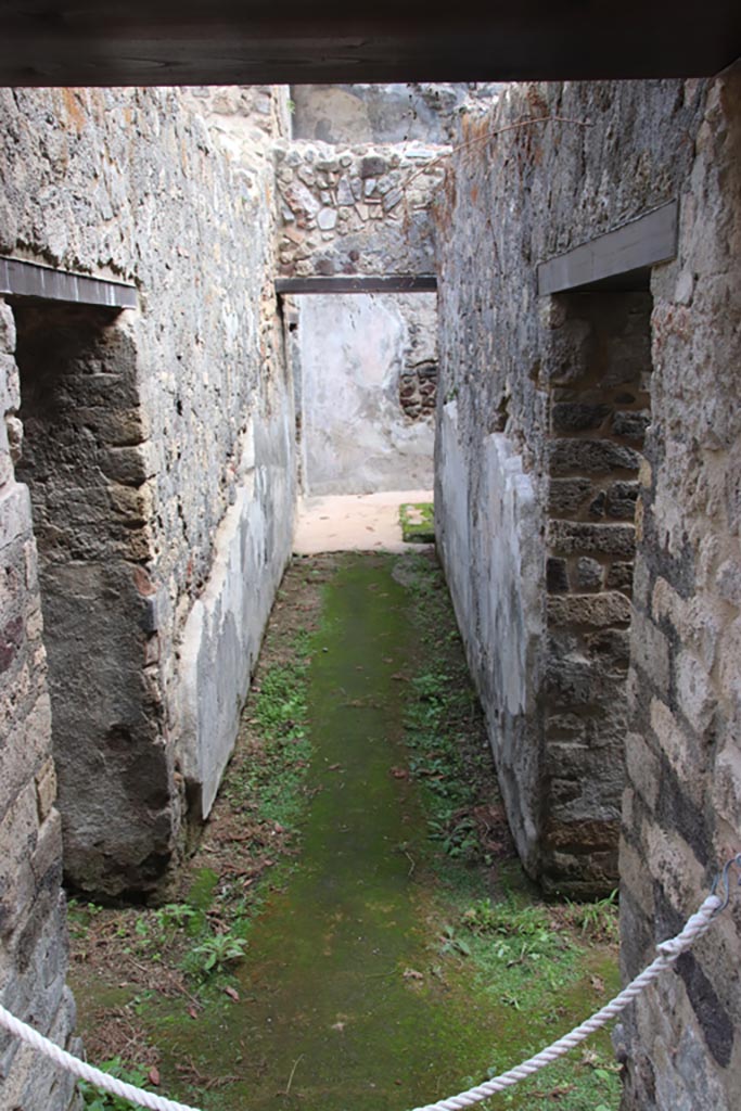 Villa of Diomedes, Pompeii. October 2023. Looking east along corridor. Photo courtesy of Klaus Heese.
(Villa Diomedes Project – area, corridor 50).
(Fontaine, room 5,3, corridor).
