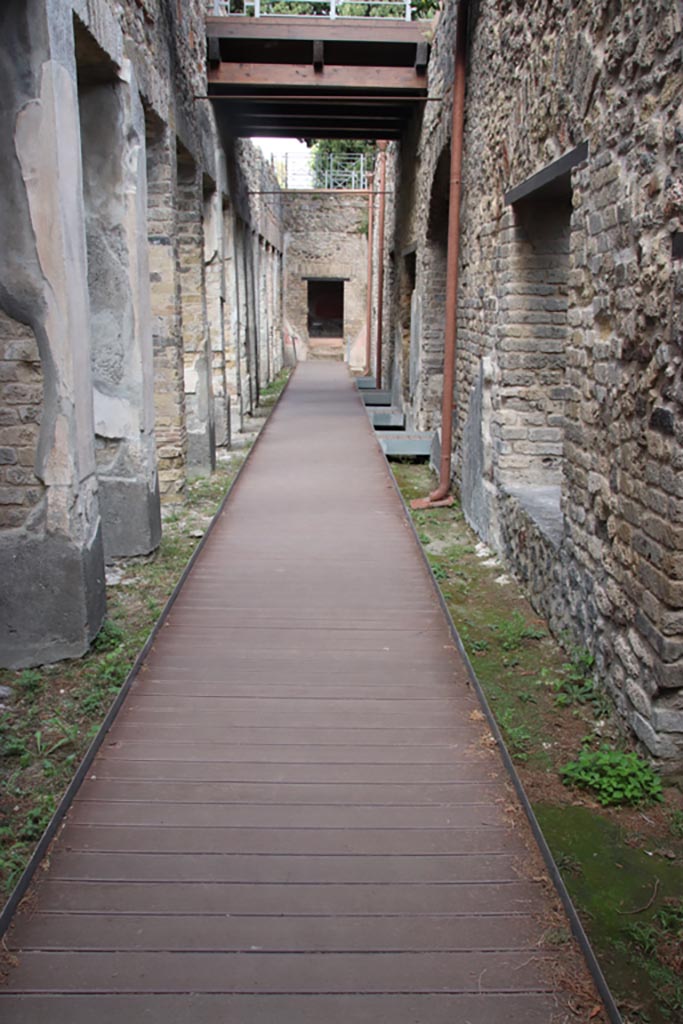 Villa of Diomedes, Pompeii. October 2023.
Looking north along the east portico, from south end. Photo courtesy of Klaus Heese.