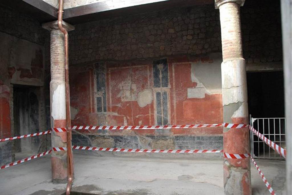 Villa San Marco, Stabiae, January 2011.
Room 29, right, on north side of tetrastyle atrium 25. Photo by Nando Calabrese.