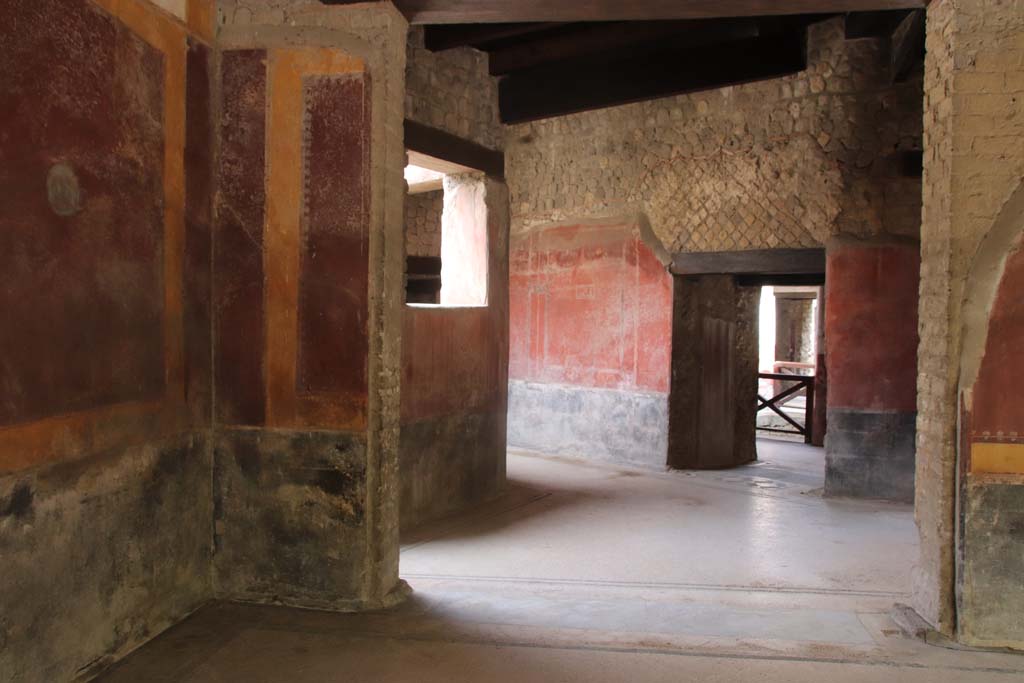 Villa San Marco, Stabiae, September 2019.
Looking through doorway to the north-west end of corridor 32, from Portico 20/5. Photo courtesy of Klaus Heese.