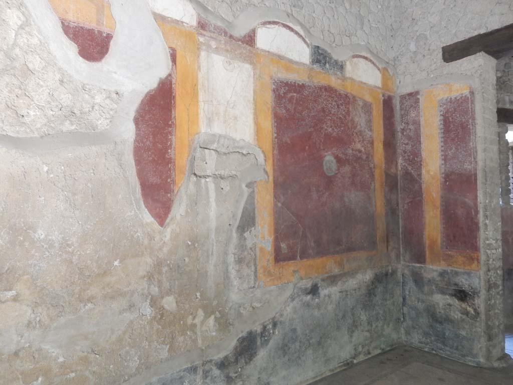 Villa San Marco, Stabiae, June 2019.
Portico 20/5, detail of north wall near doorway to corridor 32, on right. Photo courtesy of Buzz Ferebee