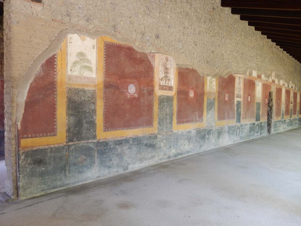 Villa San Marco, Stabiae, June 2019.
Portico 20/5, detail of east wall near doorway to corridor 32, on left. Photo courtesy of Buzz Ferebee