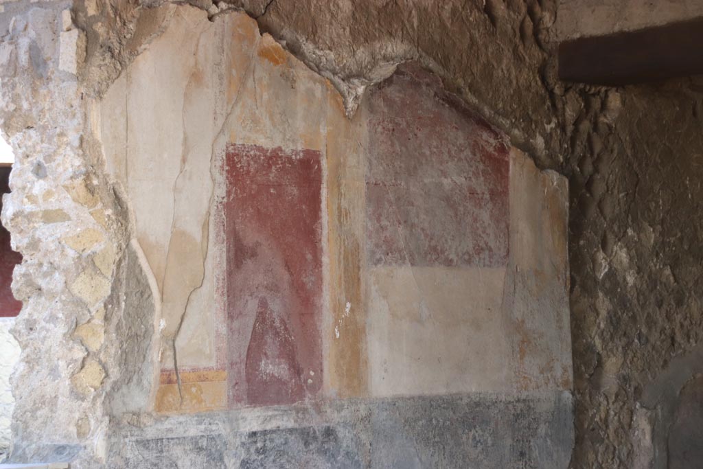 Villa San Marco, Stabiae, October 2022.
Room 21, painted decoration on south (right) side of window onto garden 19. Photo courtesy of Klaus Heese.