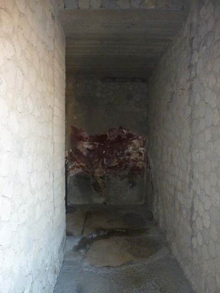 Villa San Marco, Stabiae, September 2015. Room 36, remains of painted wall decoration.