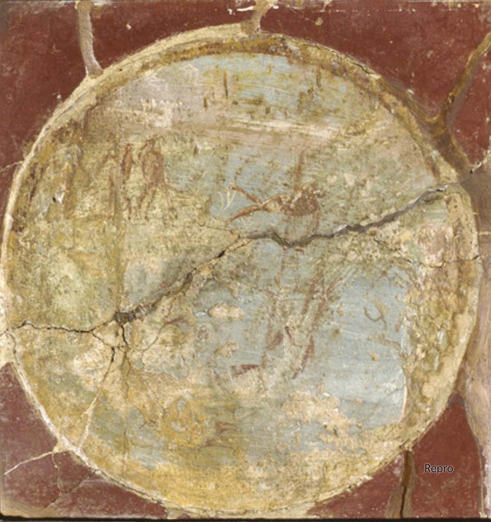 Villa San Marco, Stabiae, Room 3, west wall, medallion from the wall of the portico.
Original one of four parts now in Naples Archaeological Museum, as inventory number 9501.
DAIR Repro_609728. Photo © Deutsches Archäologisches Institut, Abteilung Rom, Arkiv.
This medallion only retains the traces of two figures located on the left on a height, who seem to witness the fall of a third.
See Barbet A. (a cura di), 1999. La Villa San Marco di Stabia. Roma, L’Erma di Bretschneider, p. 207.