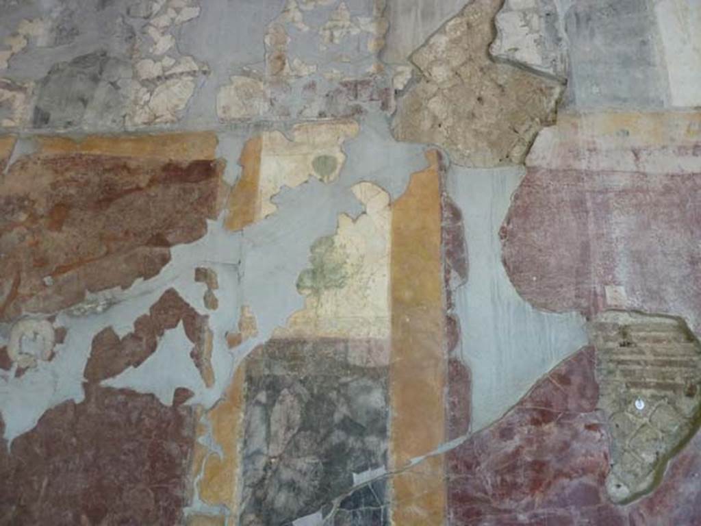 Villa San Marco, Stabiae, September 2015. Room 3, painted panel on west portico wall.