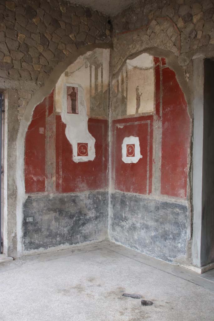 Villa San Marco, Stabiae, September 2019.
Room 8, south-west corner. Photo courtesy of Klaus Heese.