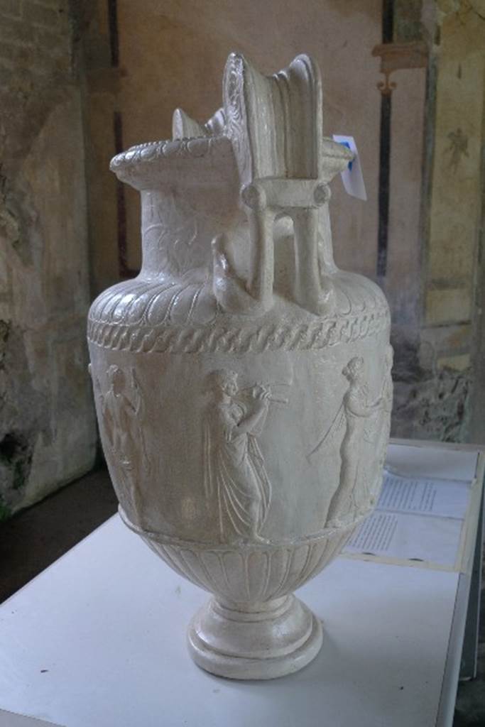 Castellammare di Stabia, Villa San Marco, July 2010. Reproduction of marble crater. Photo courtesy of Michael Binns. The original is in the Naples Archaeological Museum. Inventory number 6779.