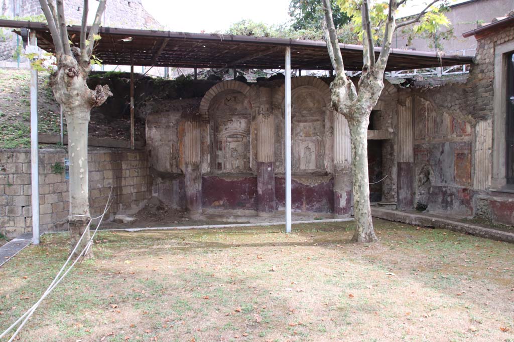 Villa San Marco, Stabiae, September 2021.
Looking south across west side of garden towards area 65, and doorway to area 63. Photo courtesy of Klaus Heese.