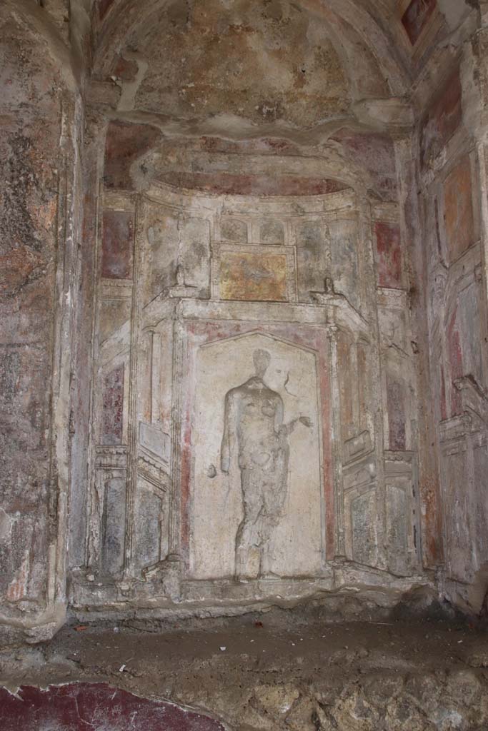 Villa San Marco, Stabiae, 2010.
Area 65, nymphaeum at southern end of peristyle garden. Niche with stuccoes of Venus. Photo courtesy of
