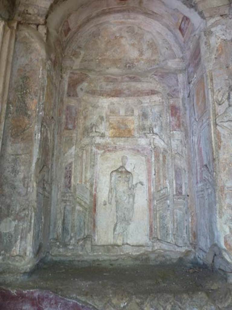 Villa San Marco, Stabiae, September 2015. Area 65, stuccoed Venus in niche.