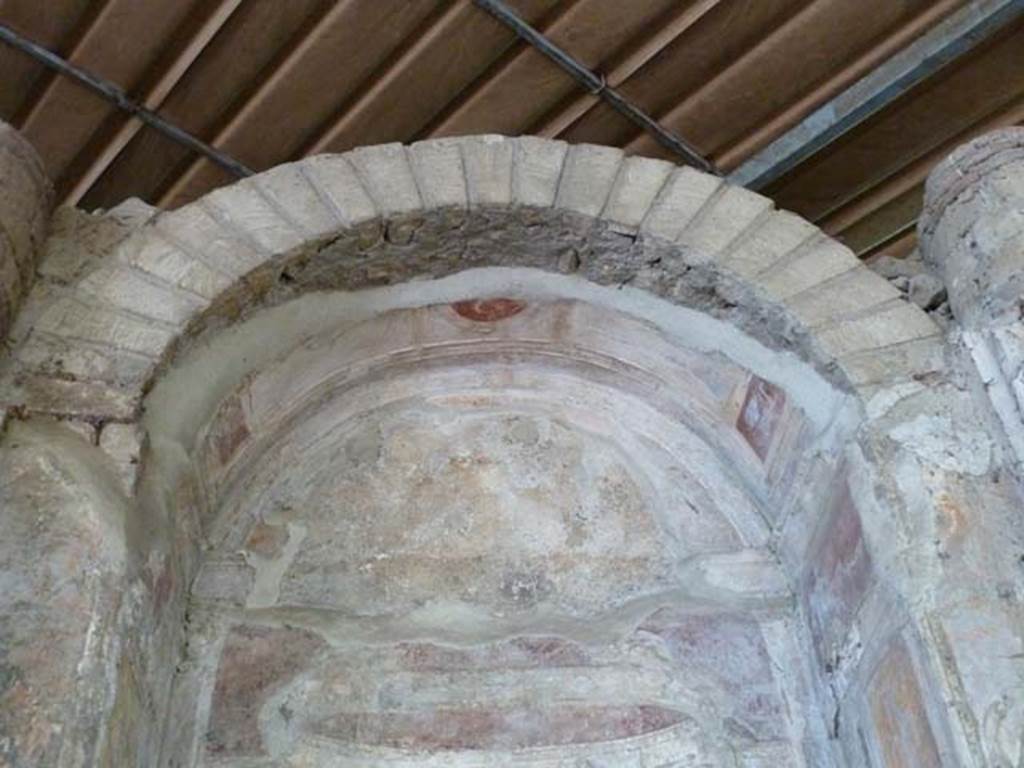 Villa San Marco, Stabiae, September 2015. Area 65, top of niche with stuccoed Venus.